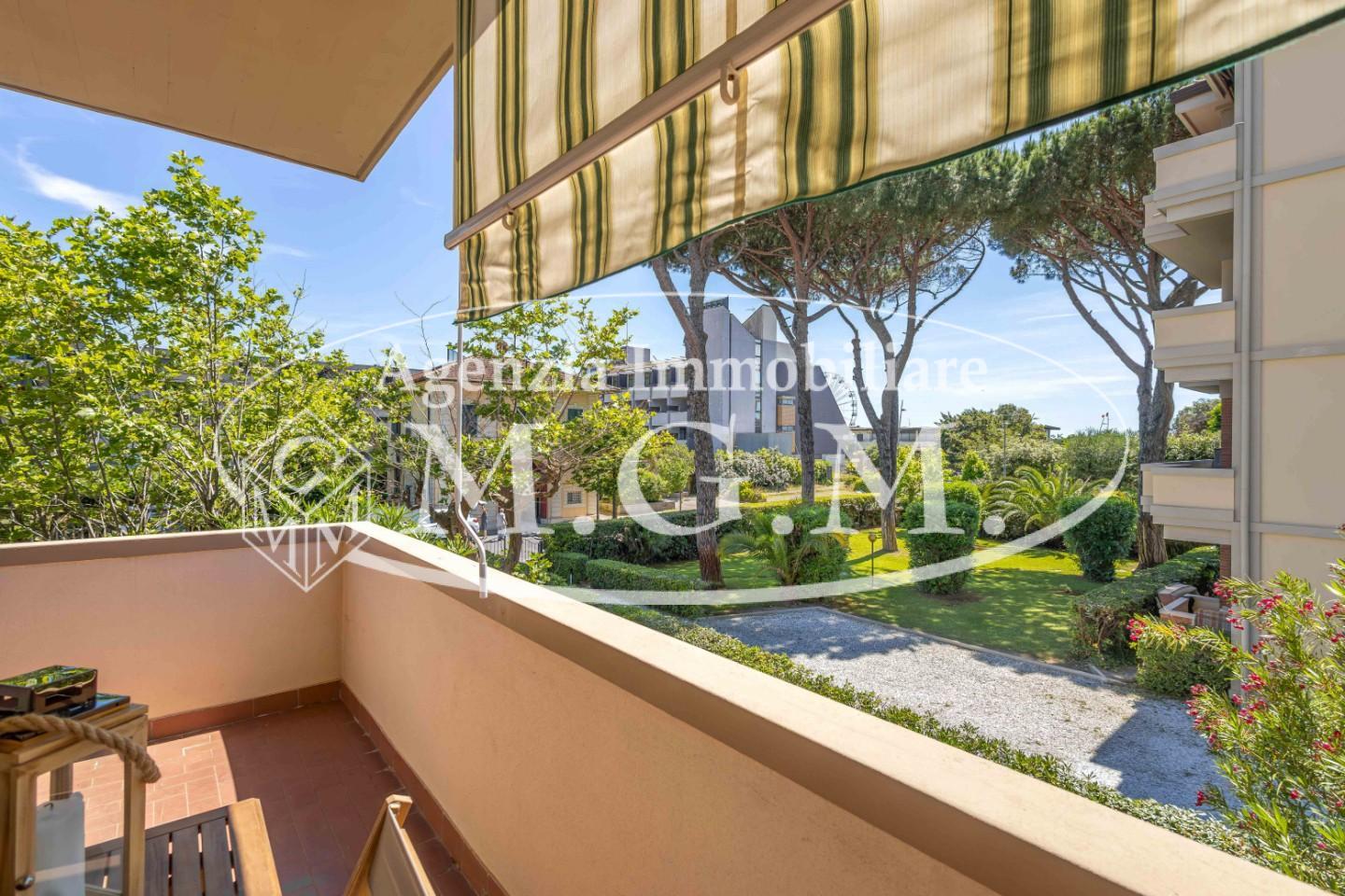 Immagine 21 di Appartamento in vendita  a Camaiore