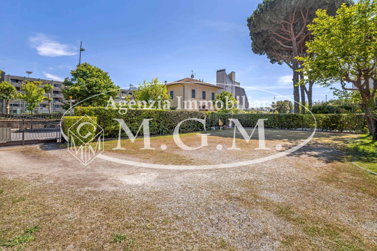 Immagine 36 di Appartamento in vendita  a Camaiore