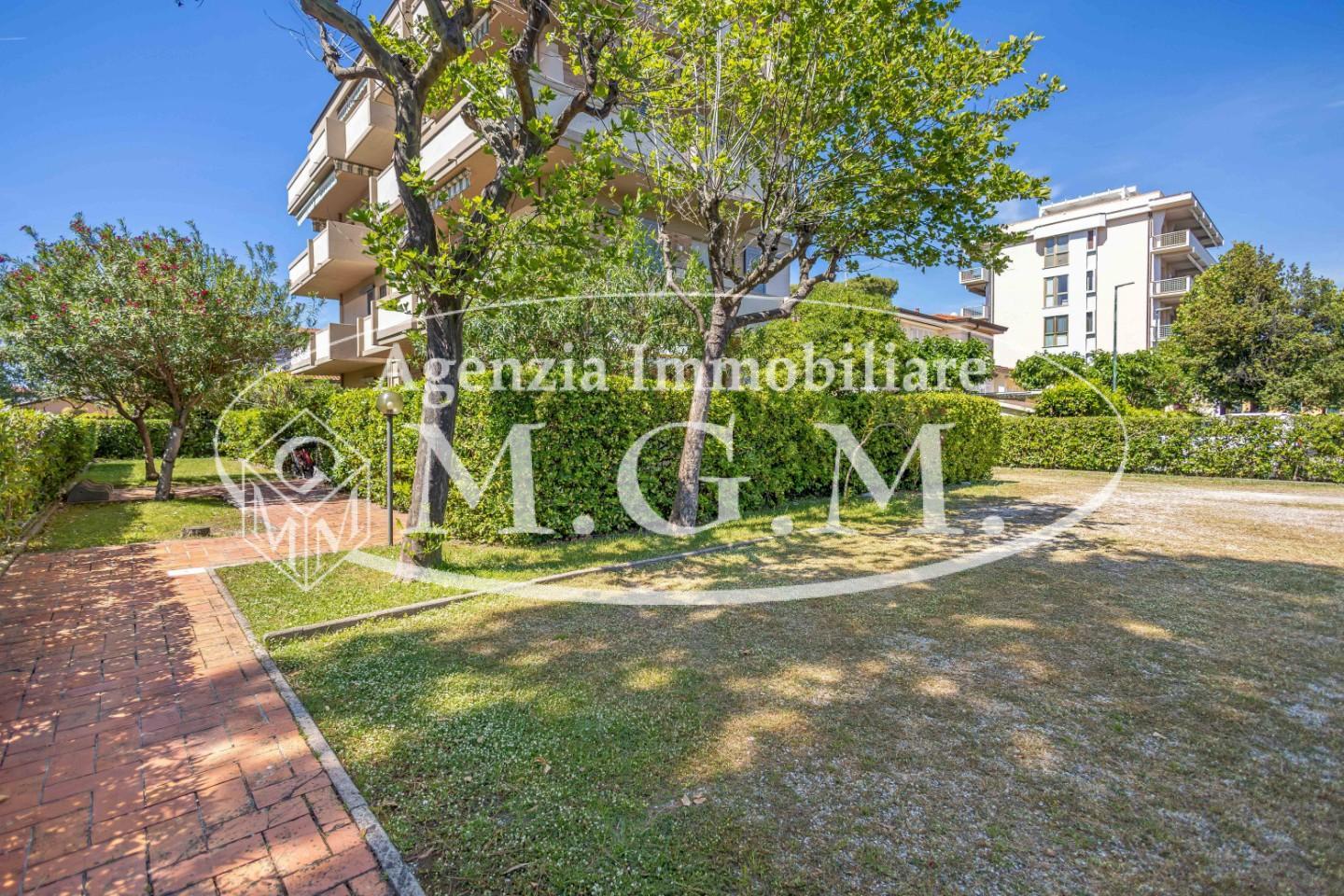 Immagine 31 di Appartamento in vendita  a Camaiore