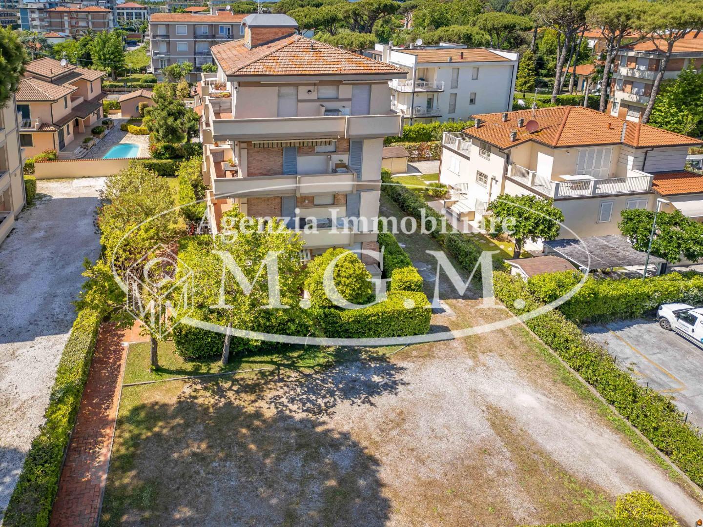 Immagine 26 di Appartamento in vendita  a Camaiore