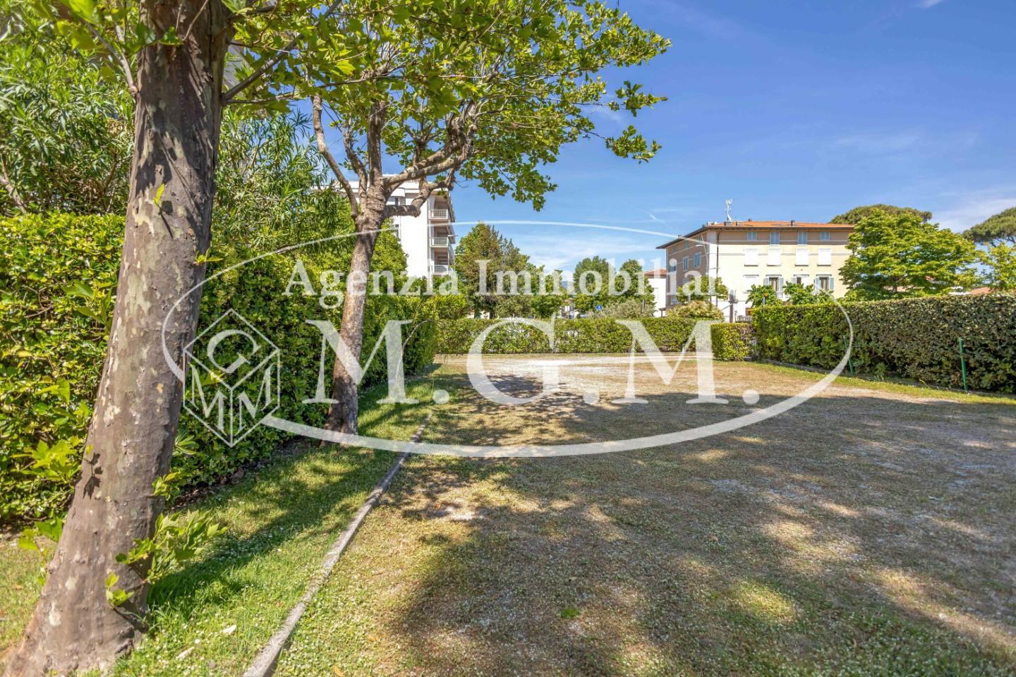 Immagine 34 di Appartamento in vendita  a Camaiore