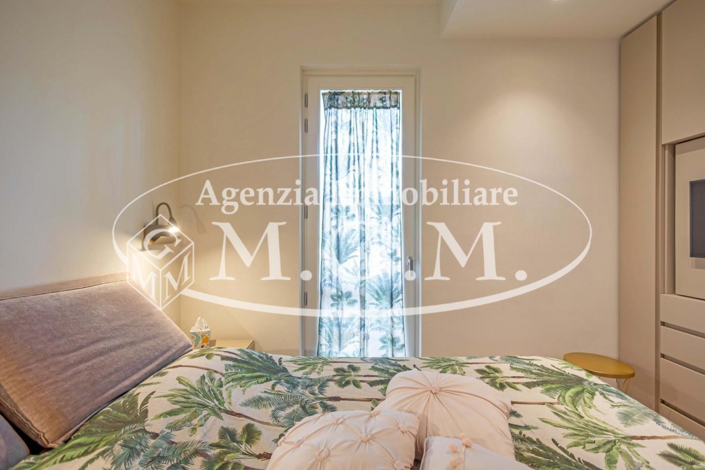 Immagine 13 di Appartamento in vendita  a Camaiore