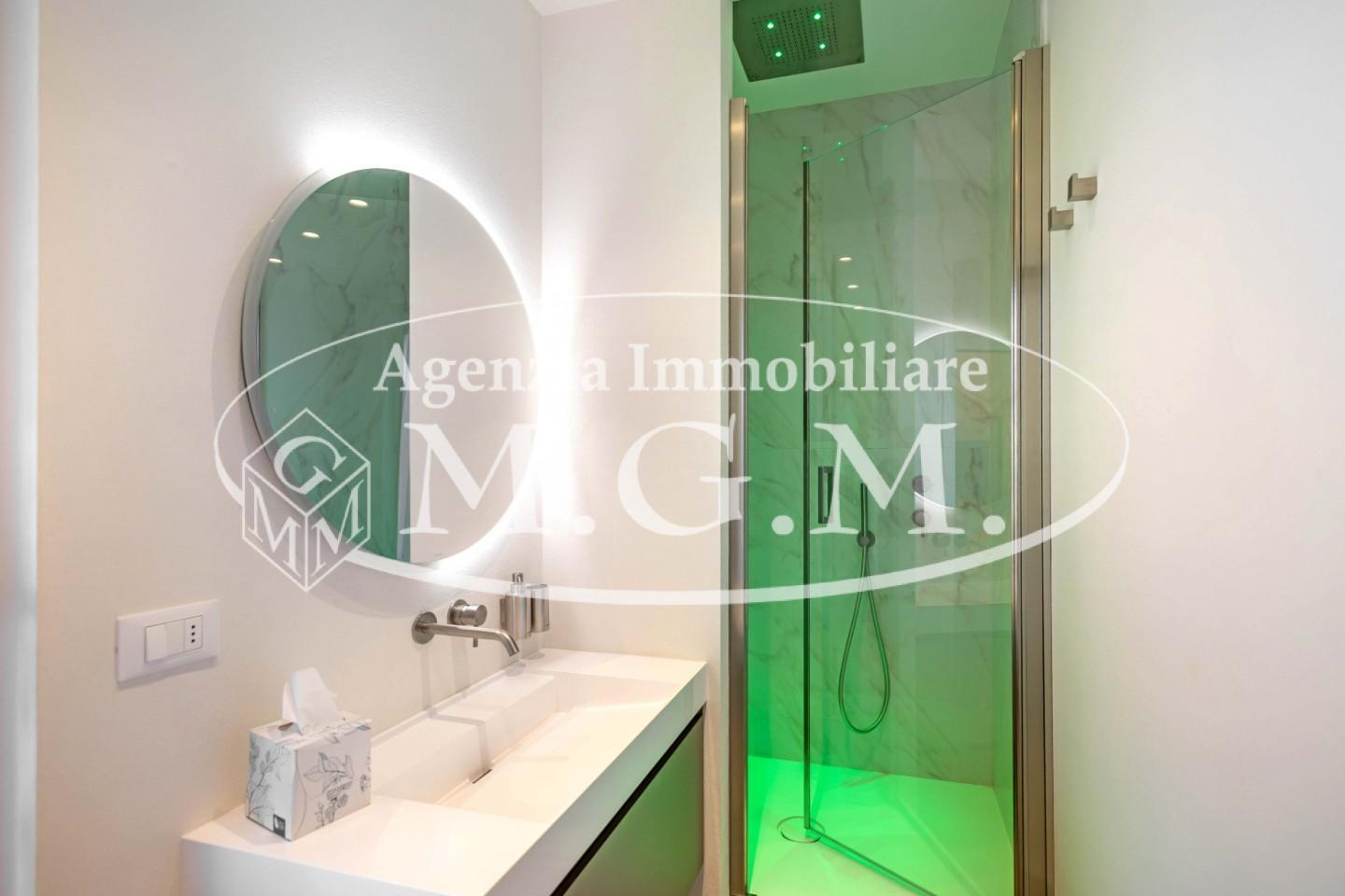 Immagine 9 di Appartamento in vendita  a Camaiore