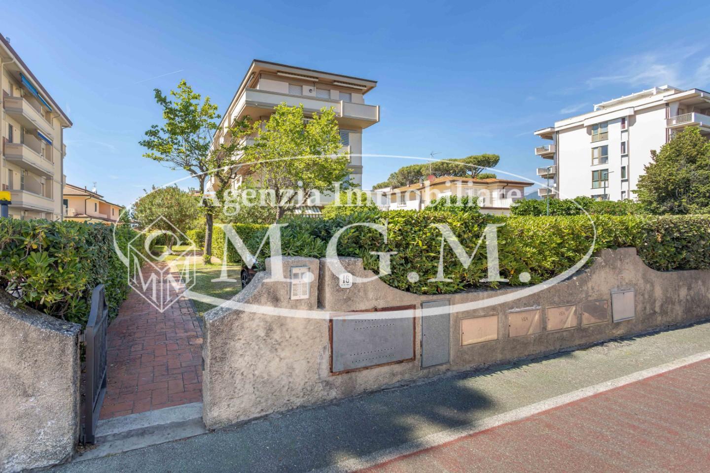 Immagine 32 di Appartamento in vendita  a Camaiore