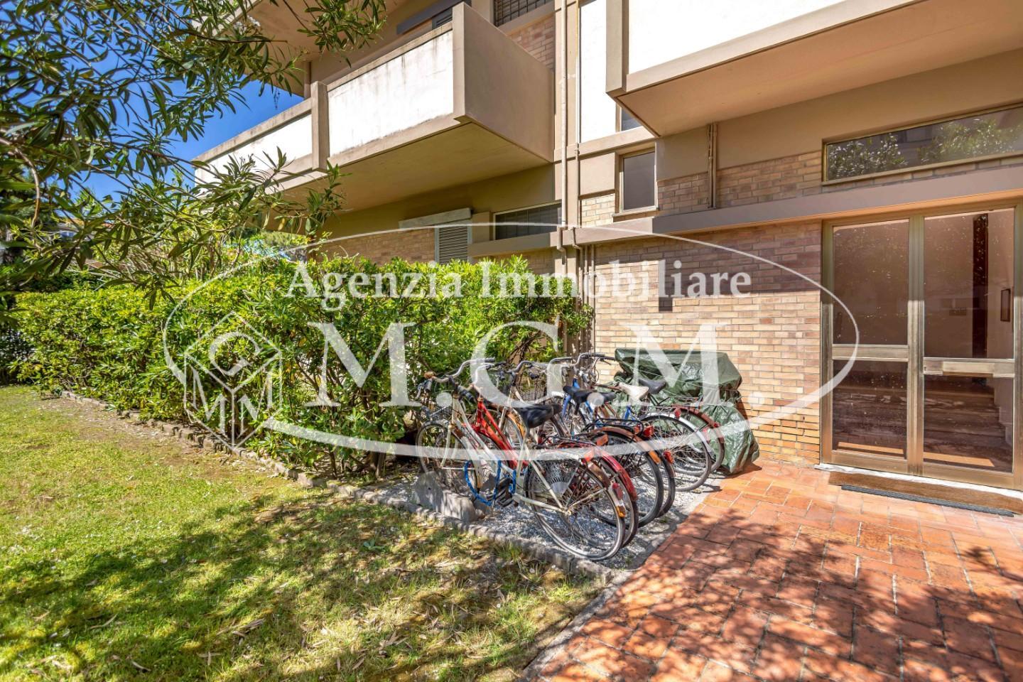 Immagine 35 di Appartamento in vendita  a Camaiore