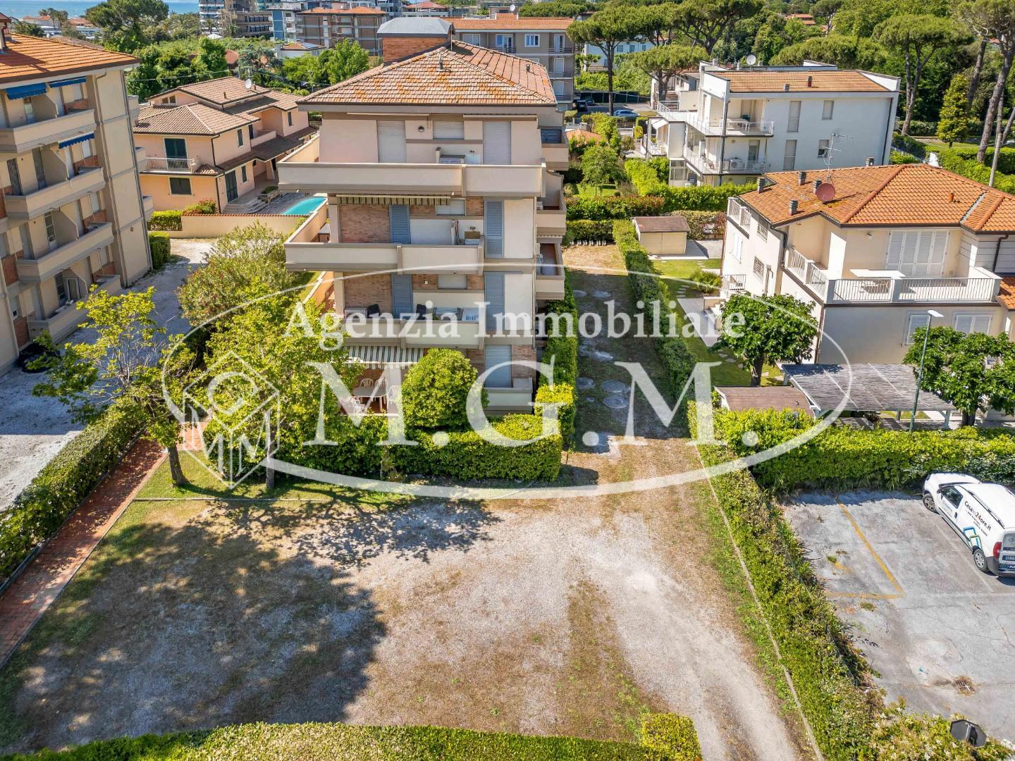 Immagine 28 di Appartamento in vendita  a Camaiore