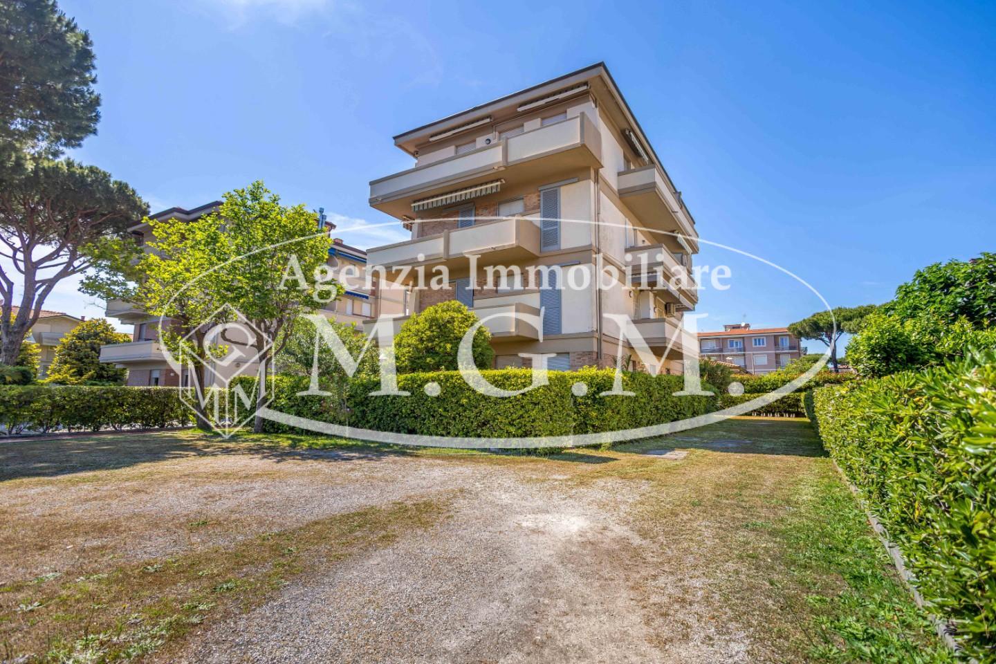 Immagine 30 di Appartamento in vendita  a Camaiore