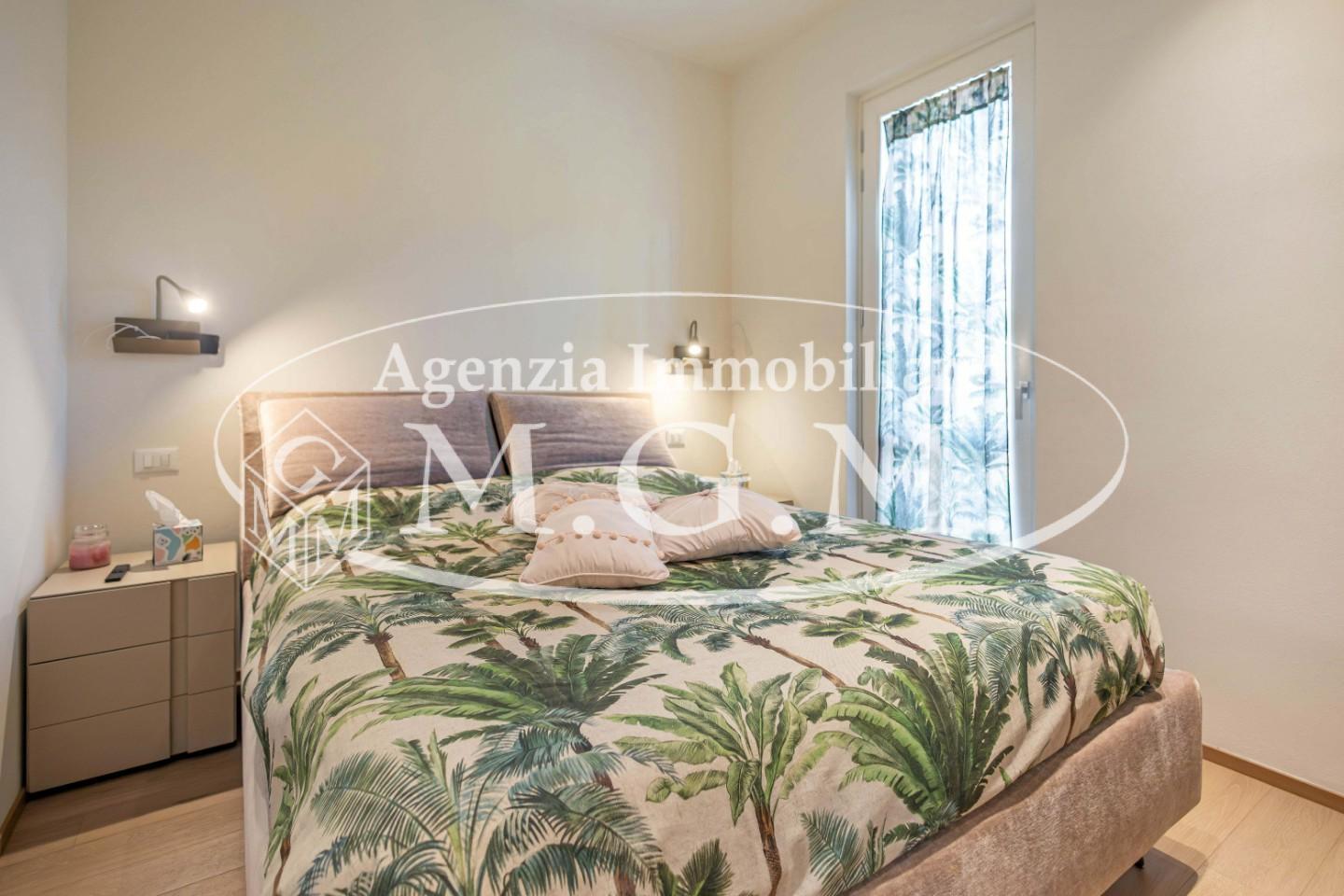 Immagine 12 di Appartamento in vendita  a Camaiore