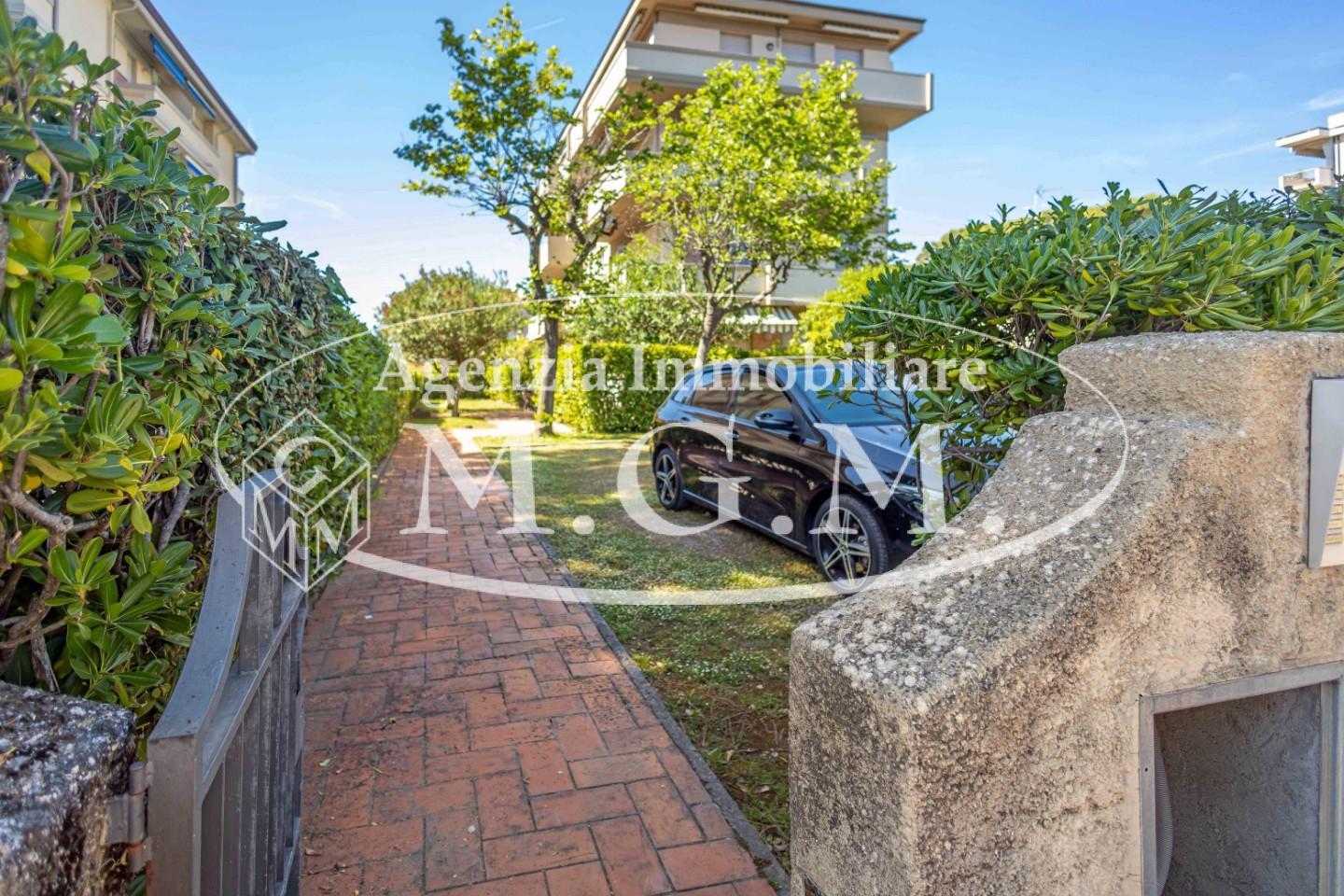 Immagine 33 di Appartamento in vendita  a Camaiore