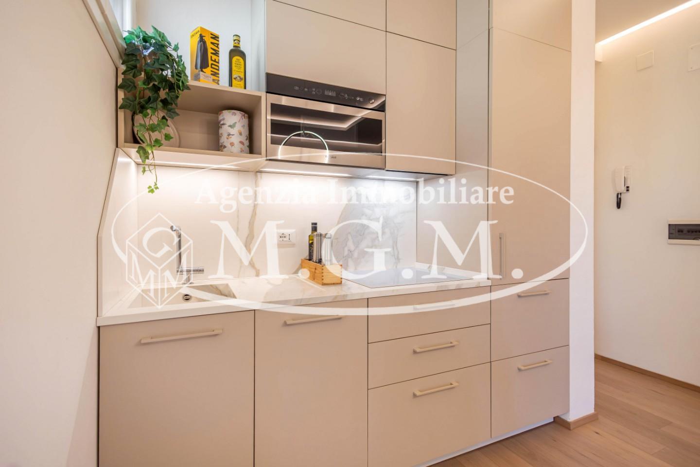 Immagine 7 di Appartamento in vendita  a Camaiore