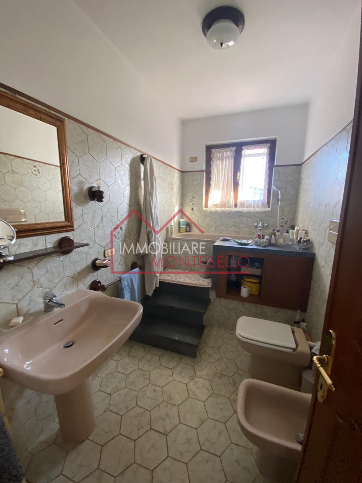 Immagine 9 di Villa in vendita  a Forte Dei Marmi