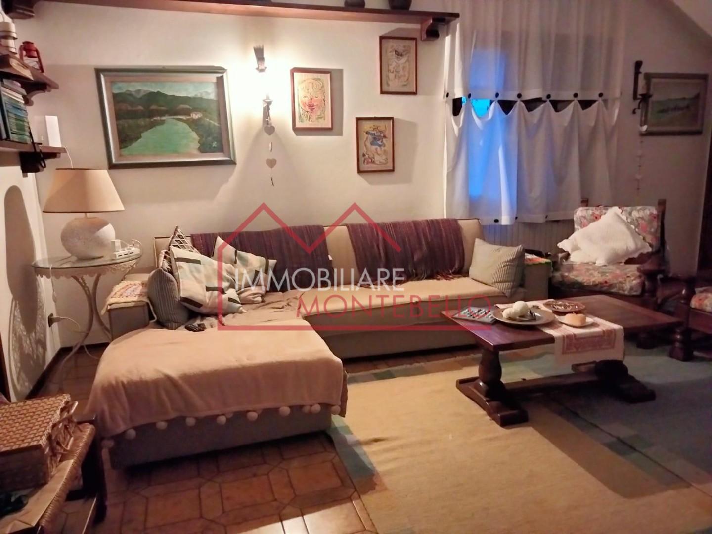 Immagine 2 di Villa in vendita  a Forte Dei Marmi