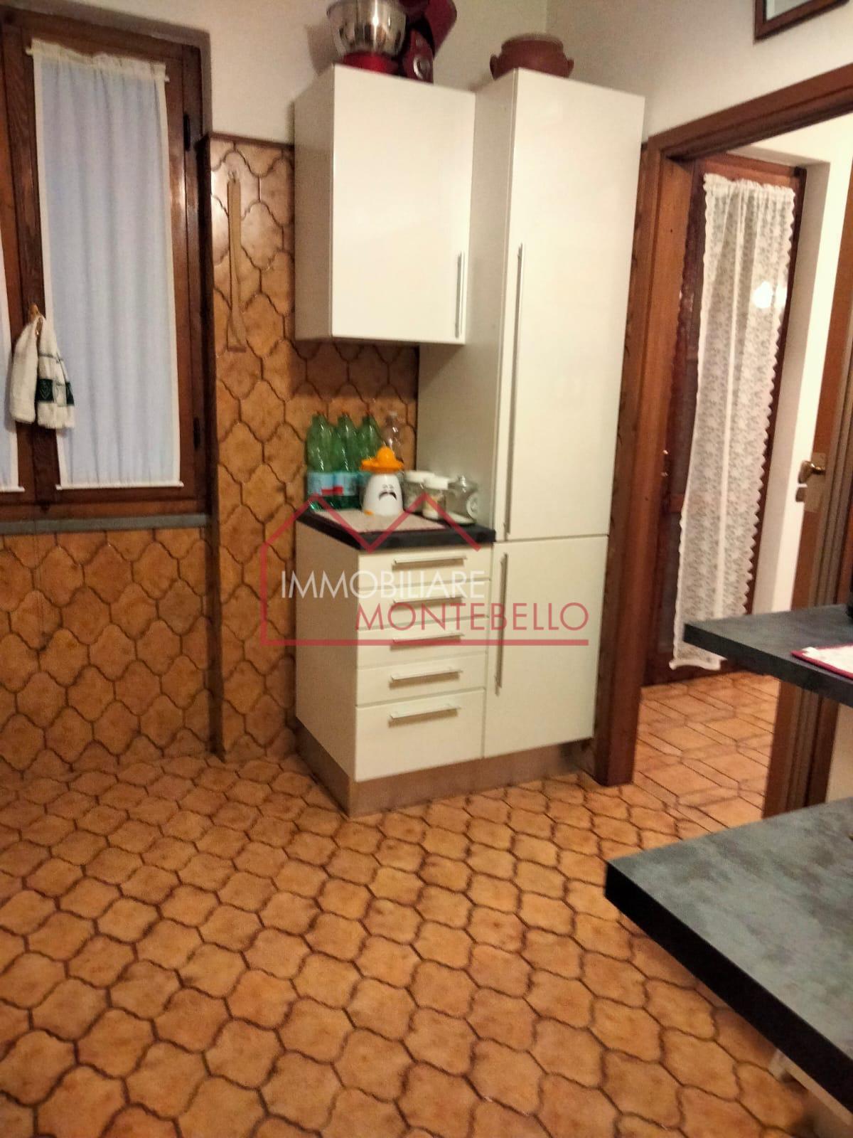 Immagine 21 di Villa in vendita  a Forte Dei Marmi