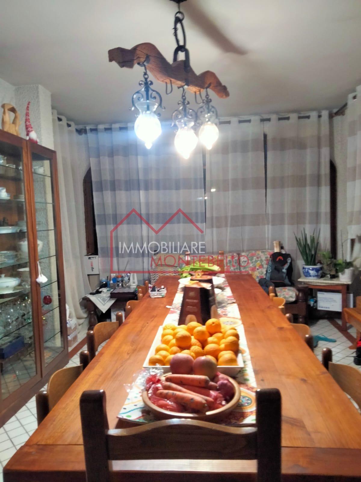 Immagine 5 di Villa in vendita  a Forte Dei Marmi