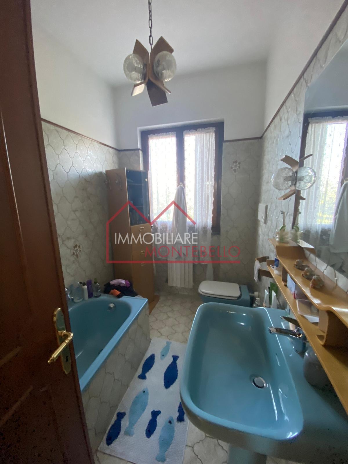 Immagine 8 di Villa in vendita  a Forte Dei Marmi