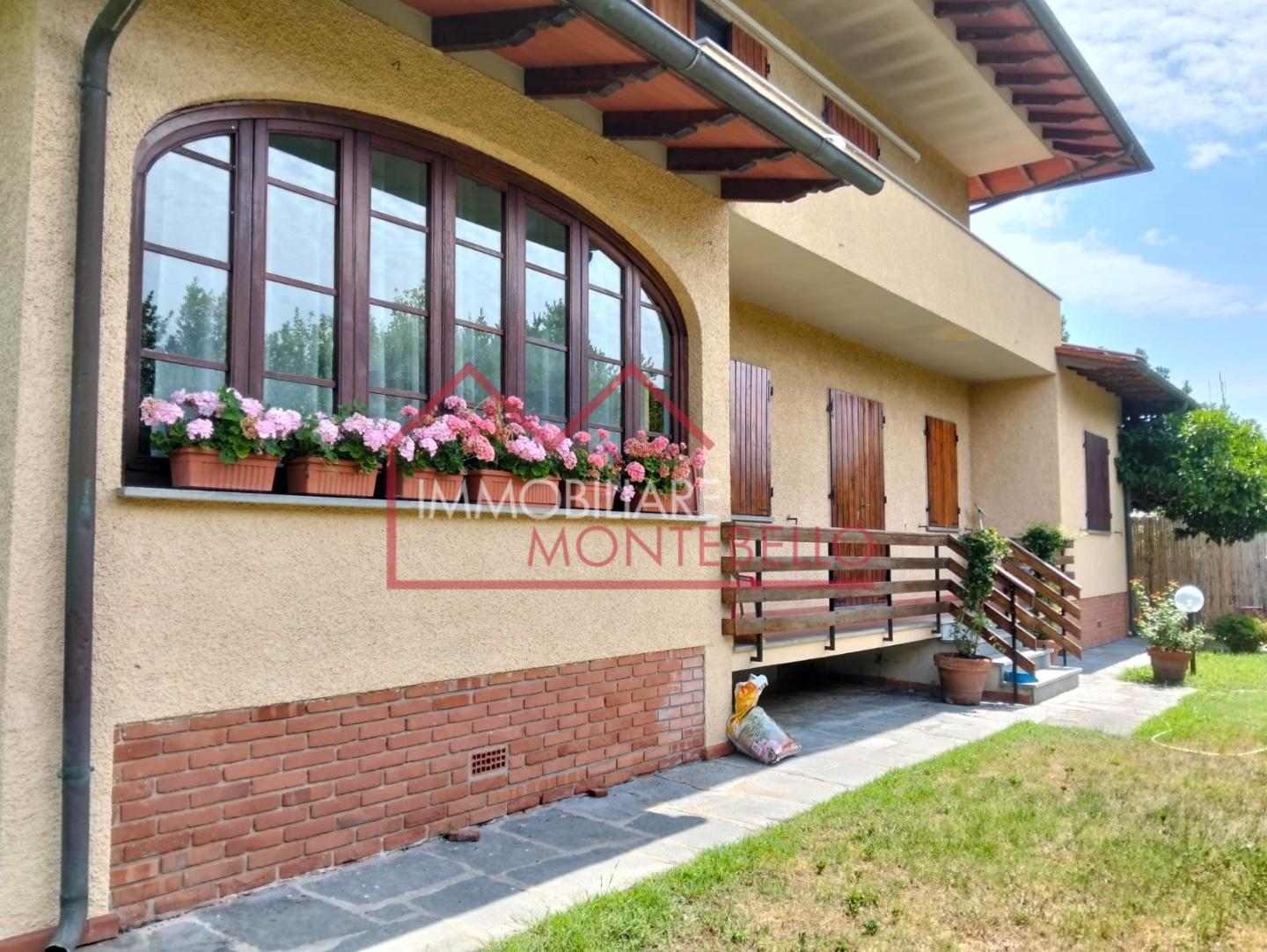 Immagine 29 di Villa in vendita  a Forte Dei Marmi