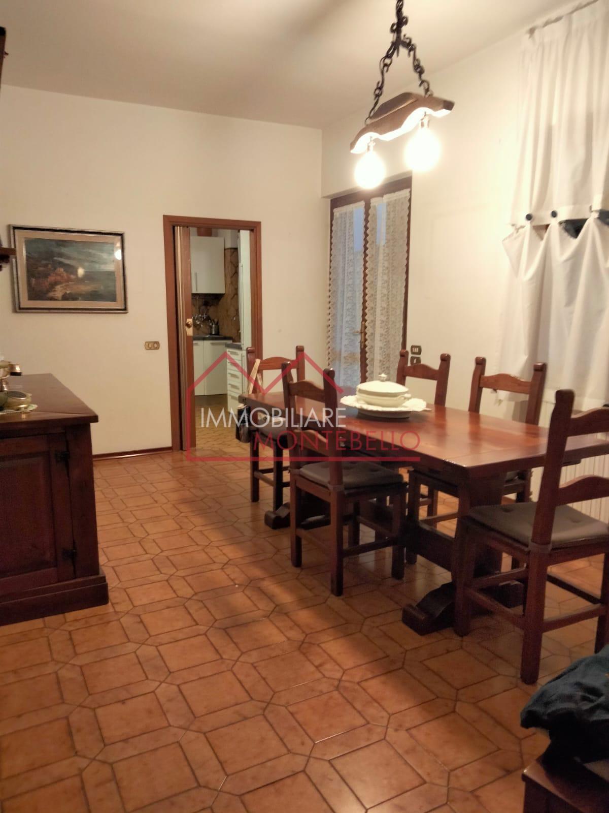 Immagine 4 di Villa in vendita  a Forte Dei Marmi