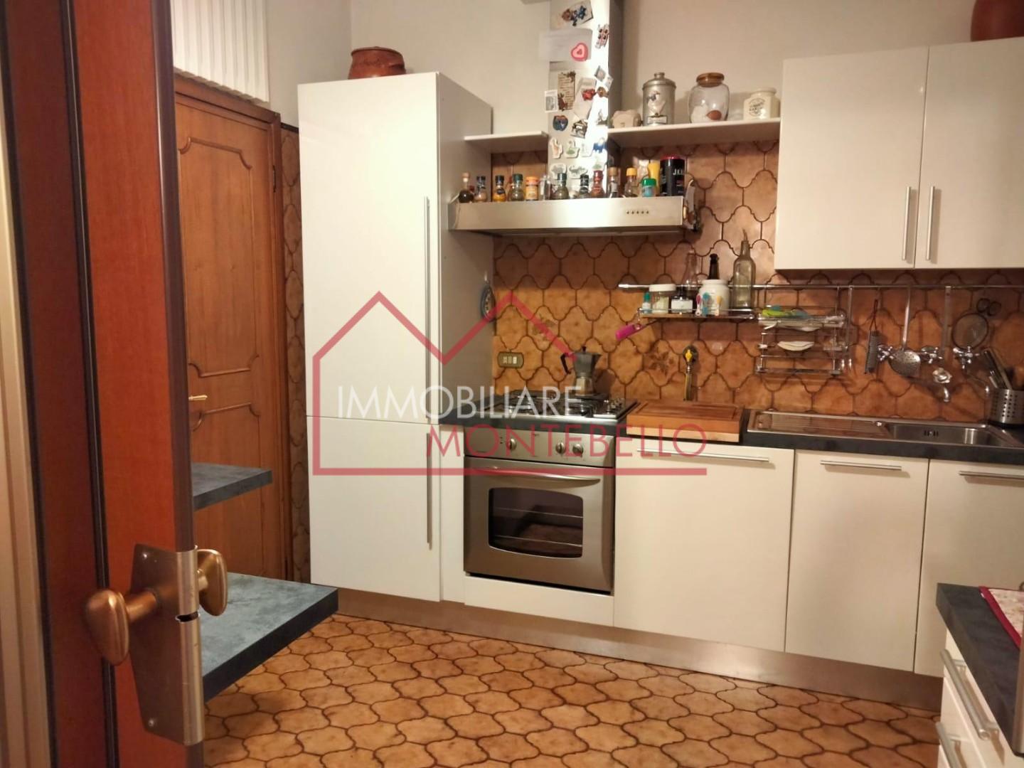 Immagine 3 di Villa in vendita  a Forte Dei Marmi