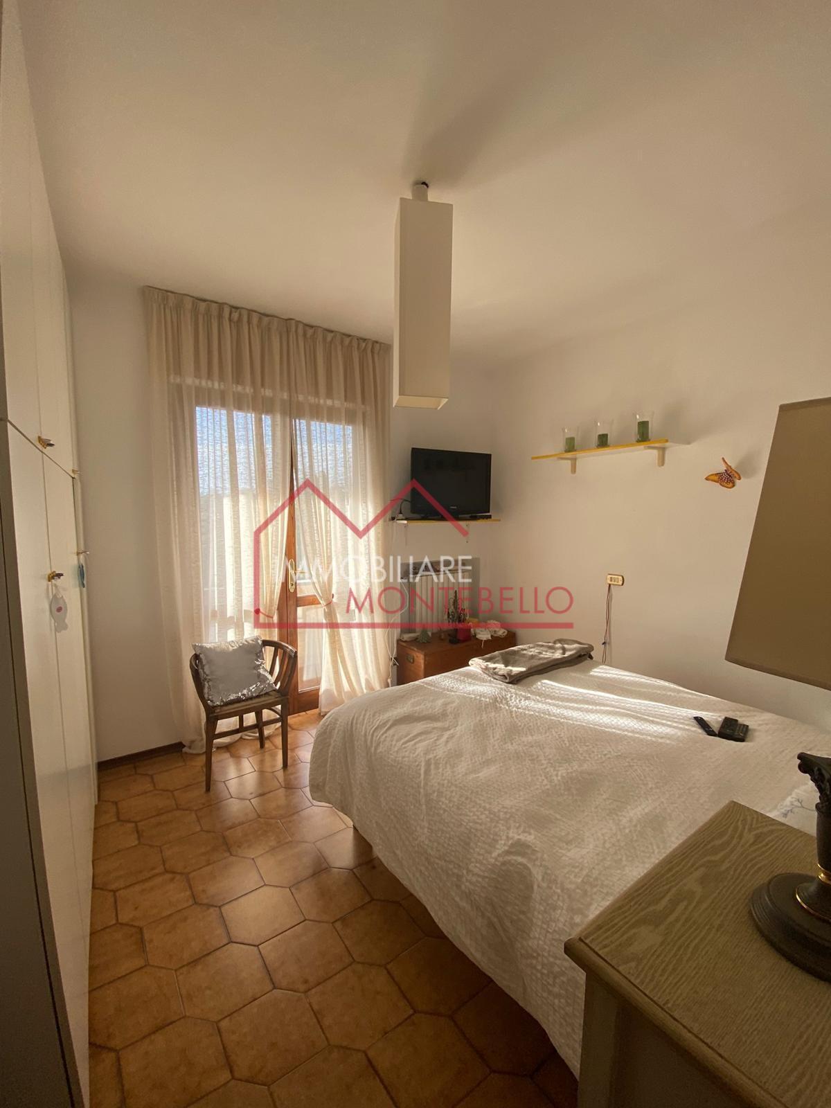 Immagine 7 di Villa in vendita  a Forte Dei Marmi