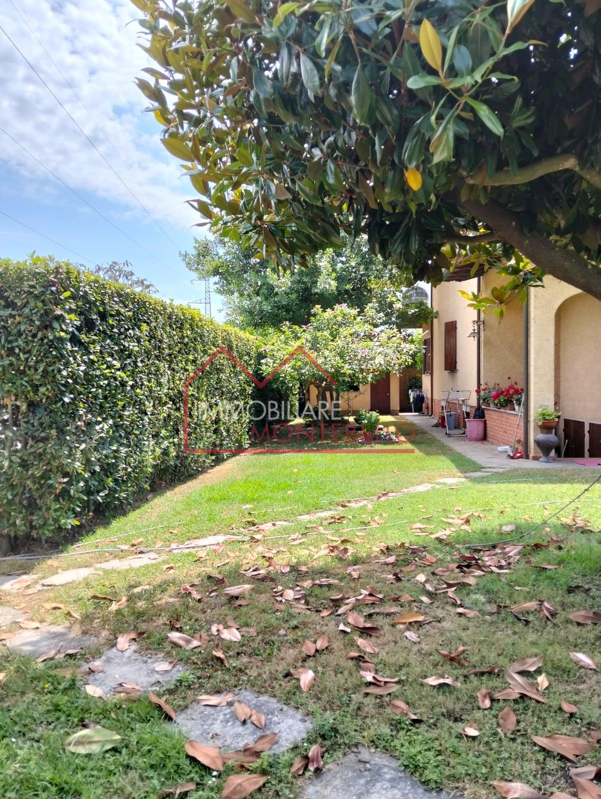 Immagine 33 di Villa in vendita  a Forte Dei Marmi