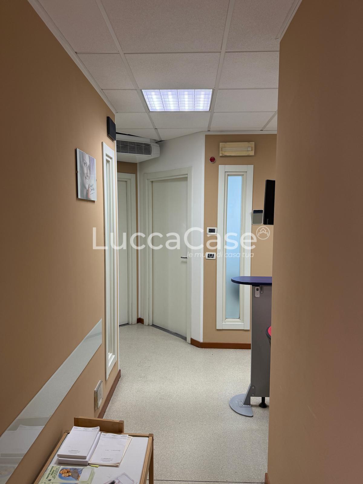 Immagine 3 di Ufficio in vendita  a Capannori