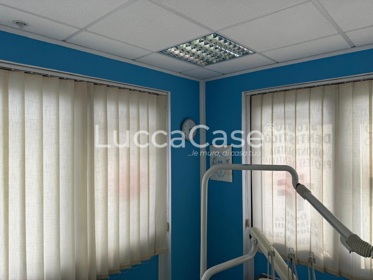 Immagine 5 di Ufficio in vendita  a Capannori