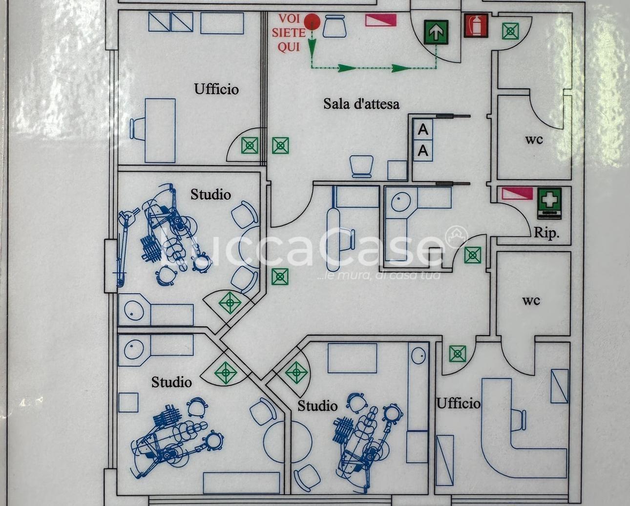 Immagine 9 di Ufficio in vendita  a Capannori