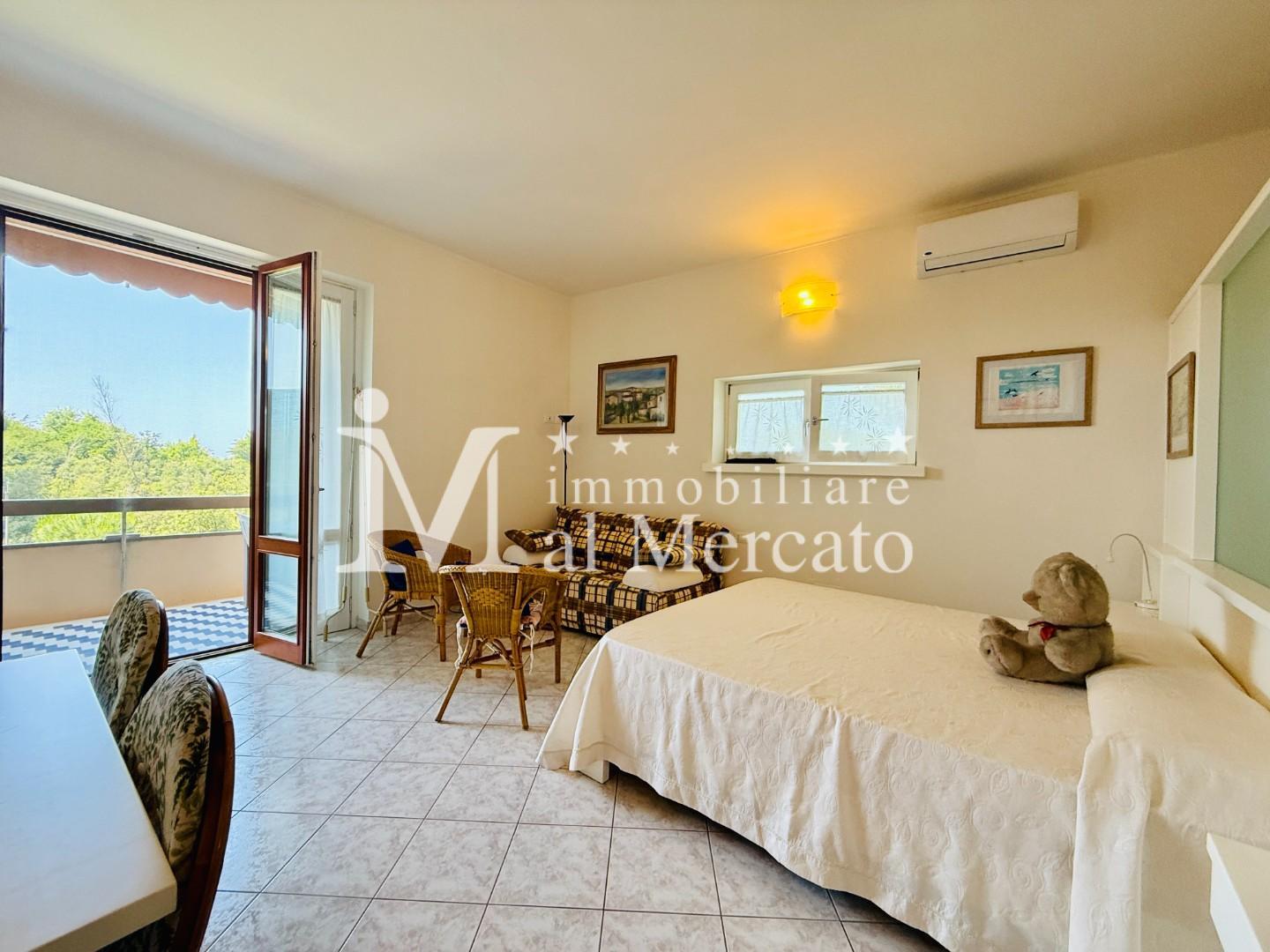 Immagine 35 di Appartamento in vendita  a Viareggio