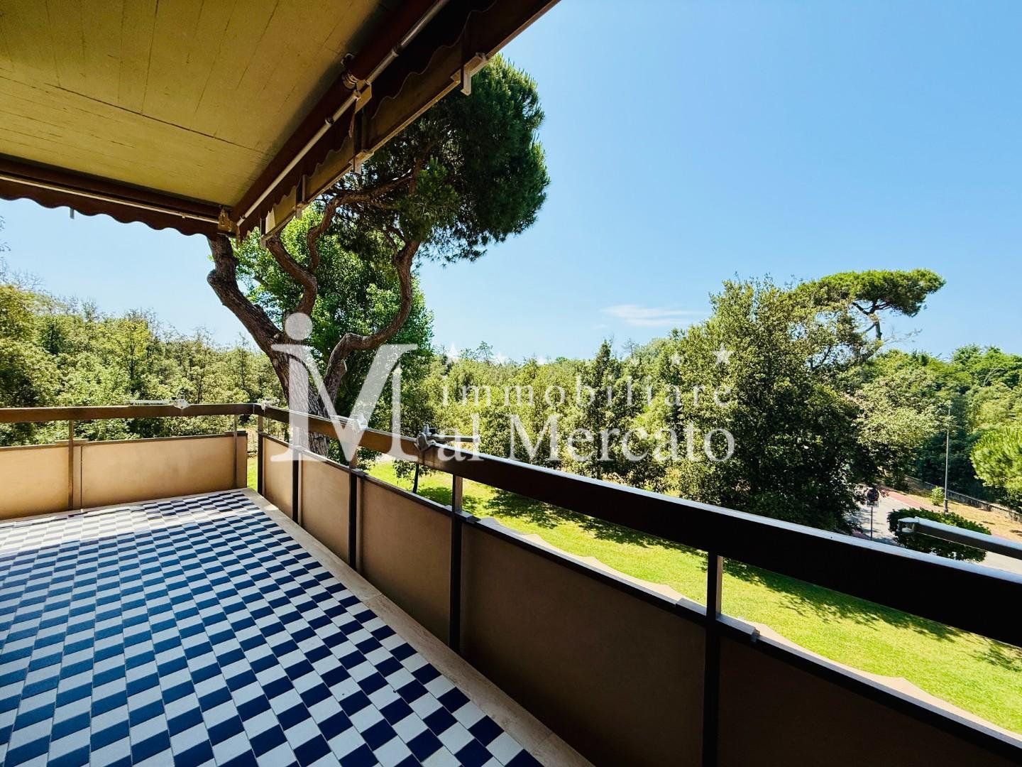 Immagine 7 di Appartamento in vendita  a Viareggio