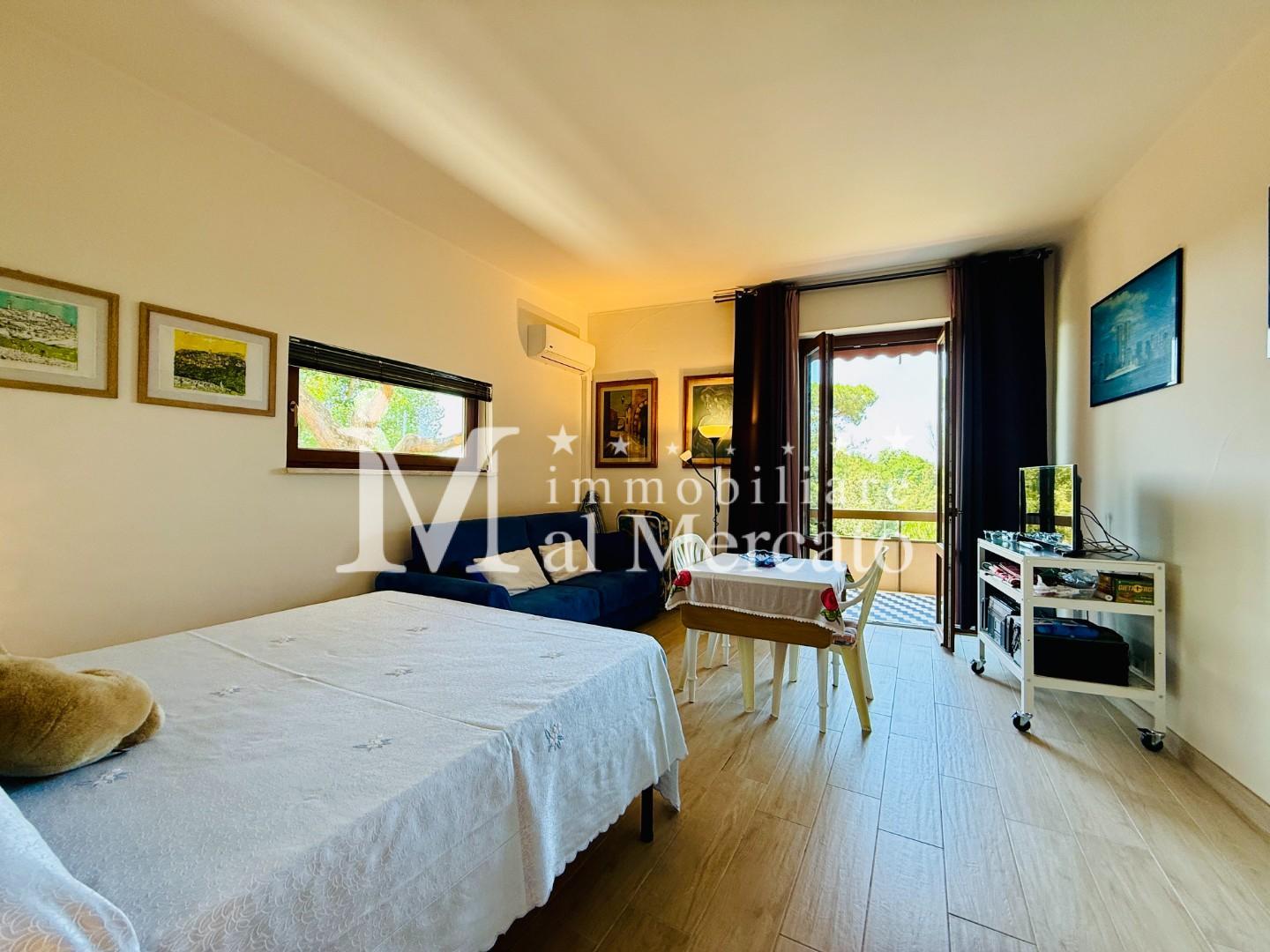 Immagine 18 di Appartamento in vendita  a Viareggio