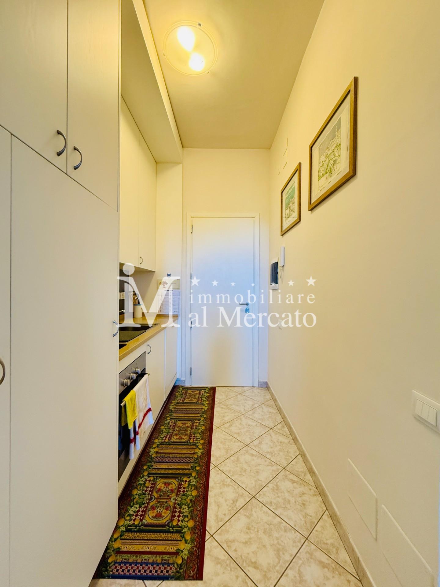 Immagine 34 di Appartamento in vendita  a Viareggio