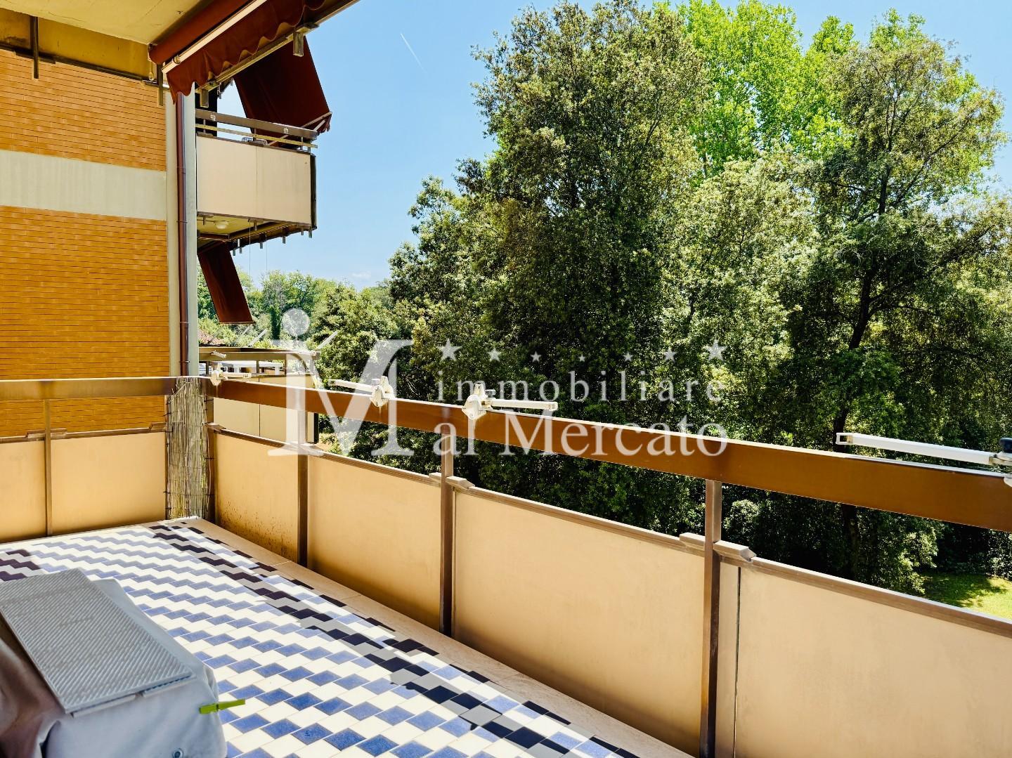 Immagine 3 di Appartamento in vendita  a Viareggio