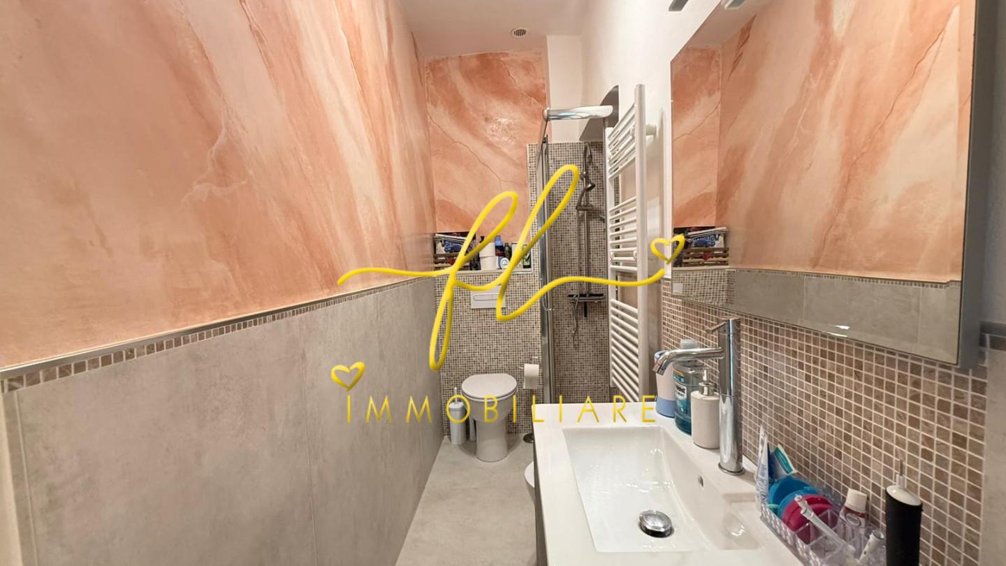 Immagine 11 di Appartamento in vendita  a Livorno