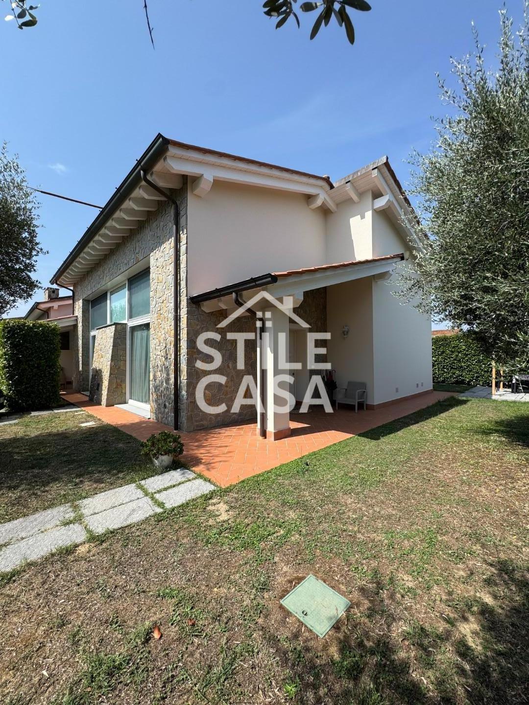 Immagine 54 di Casa bifamiliare in vendita  a Altopascio