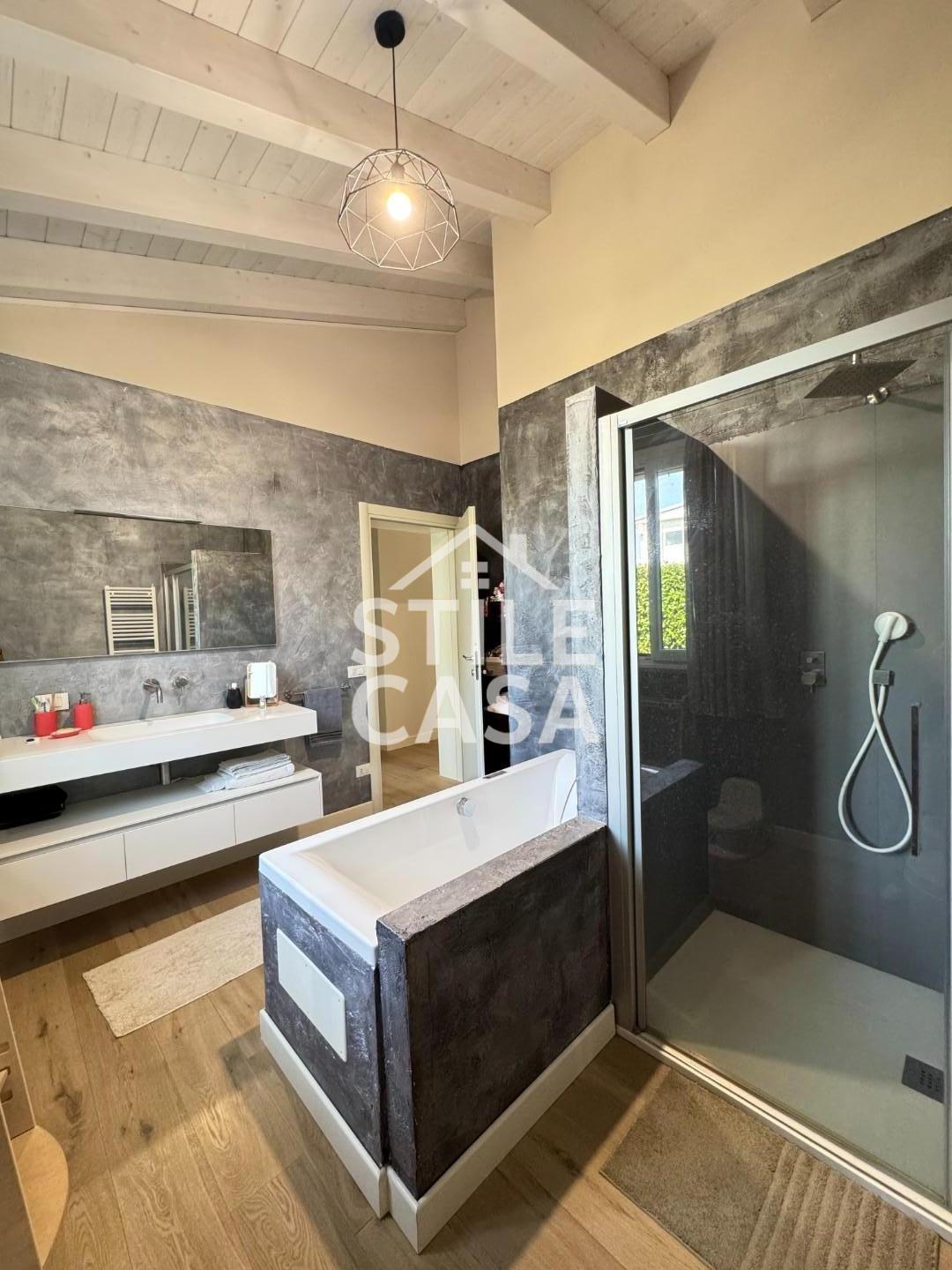 Immagine 33 di Casa bifamiliare in vendita  a Altopascio