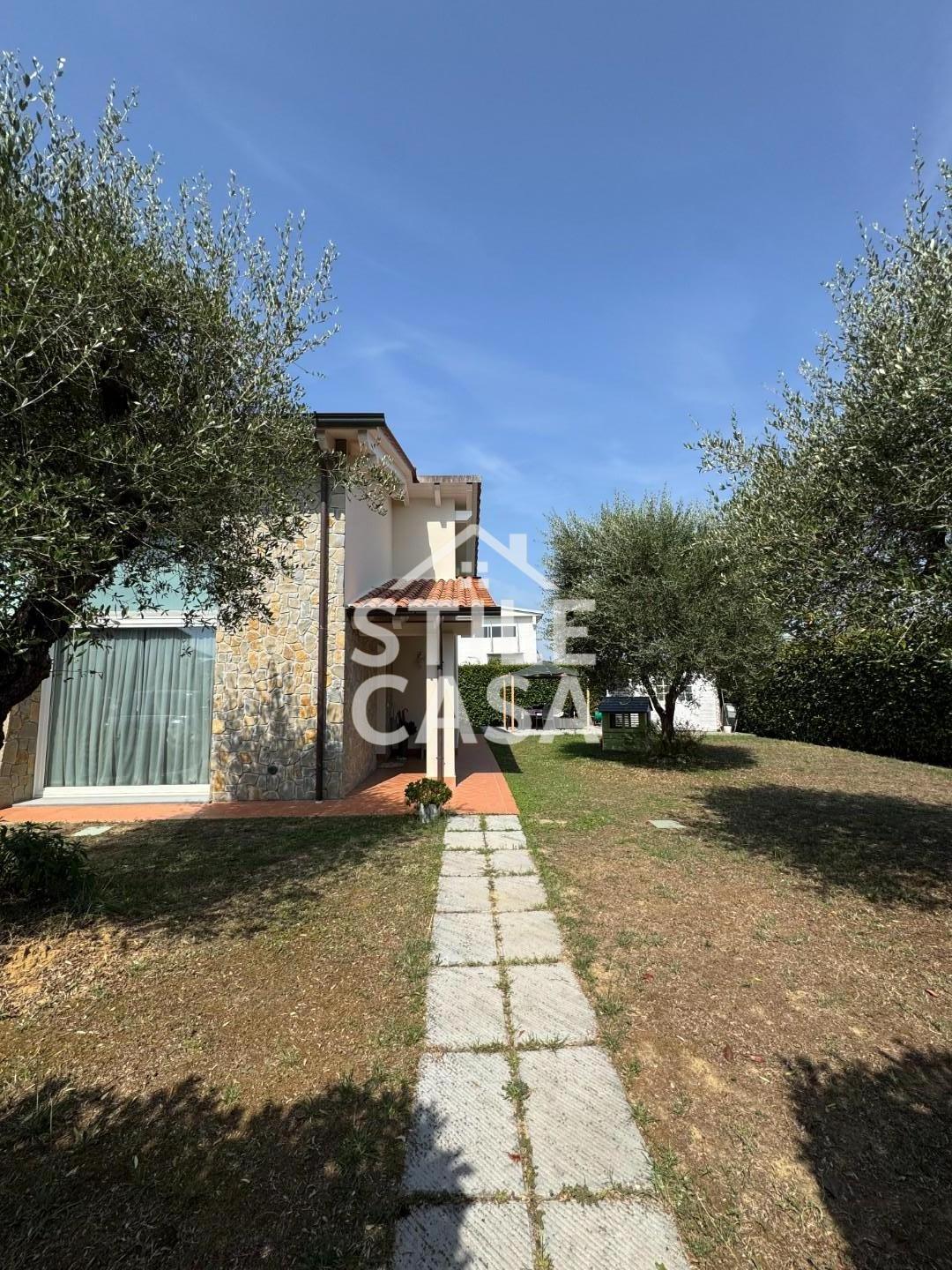 Immagine 50 di Casa bifamiliare in vendita  a Altopascio