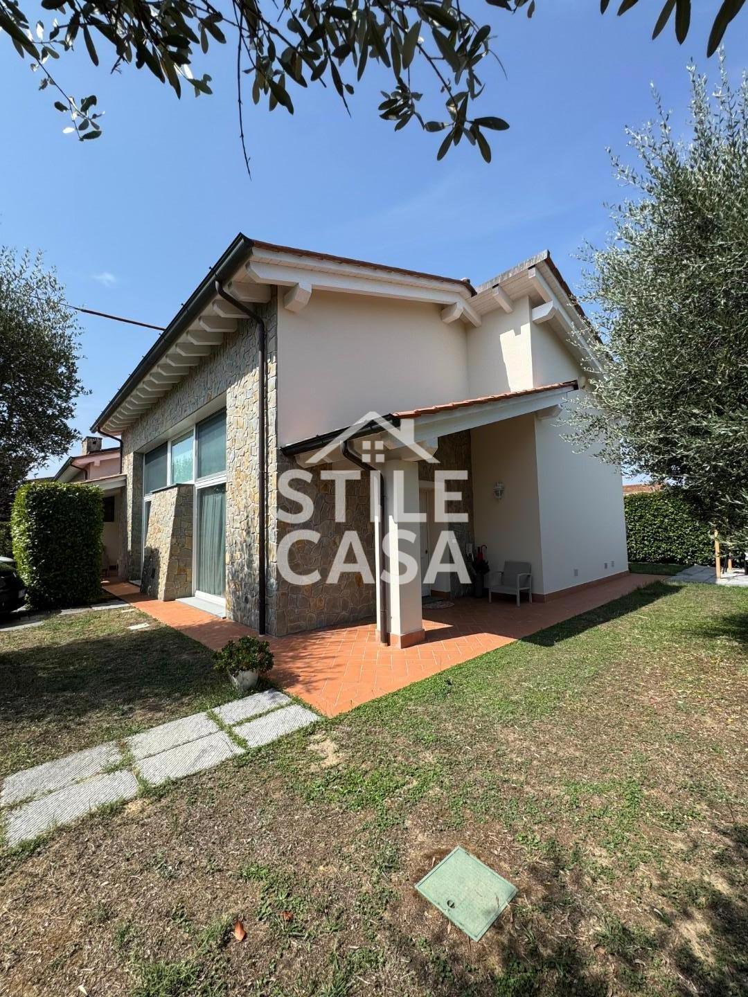 Immagine 53 di Casa bifamiliare in vendita  a Altopascio