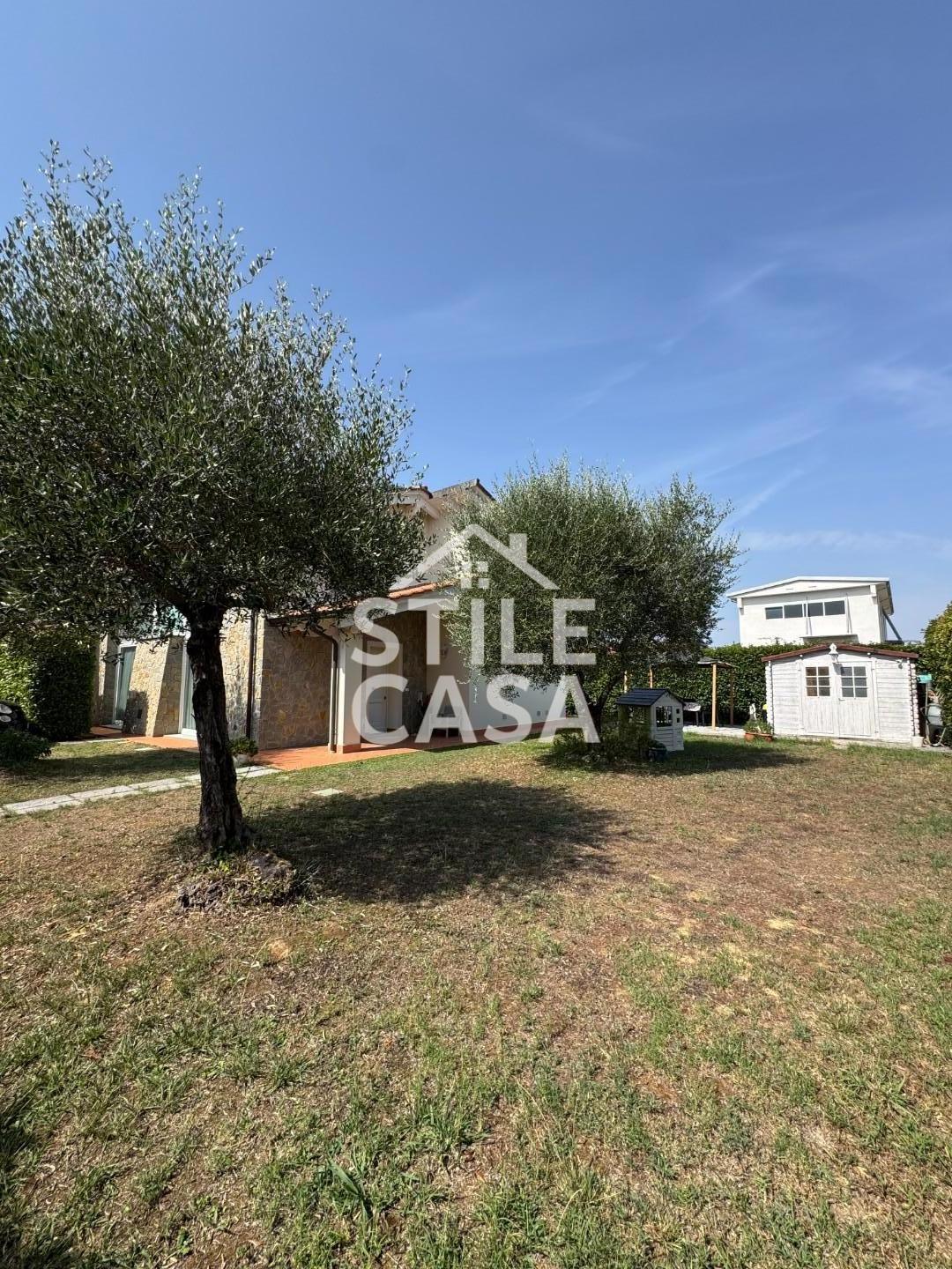 Immagine 51 di Casa bifamiliare in vendita  a Altopascio