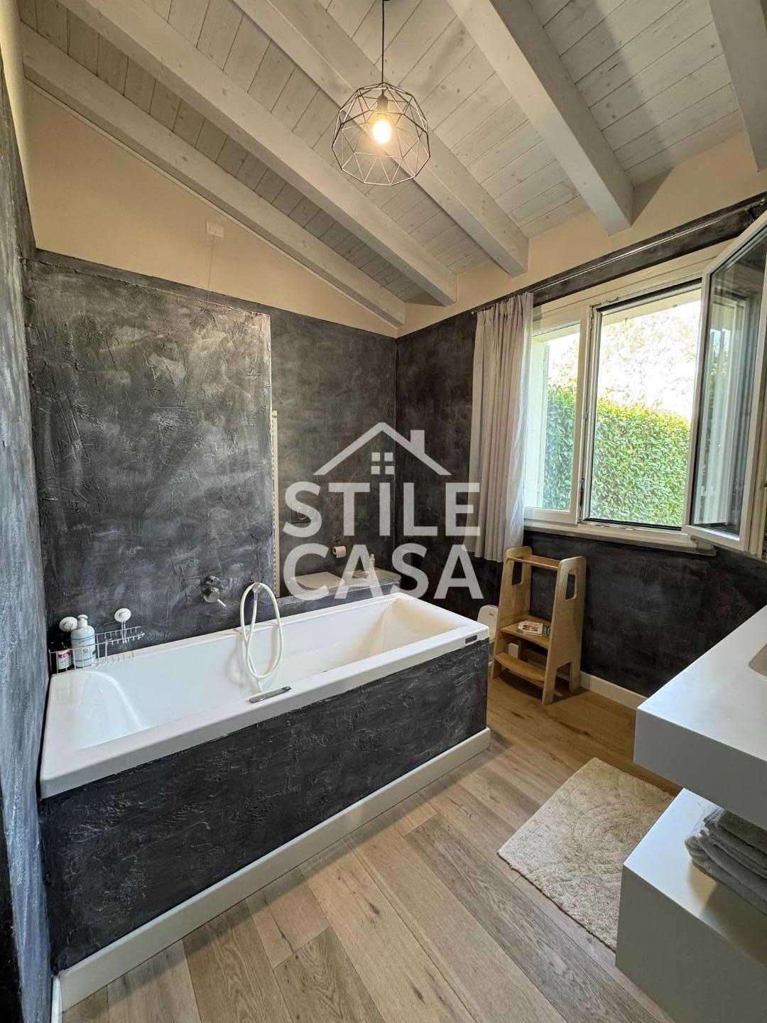 Immagine 30 di Casa bifamiliare in vendita  a Altopascio