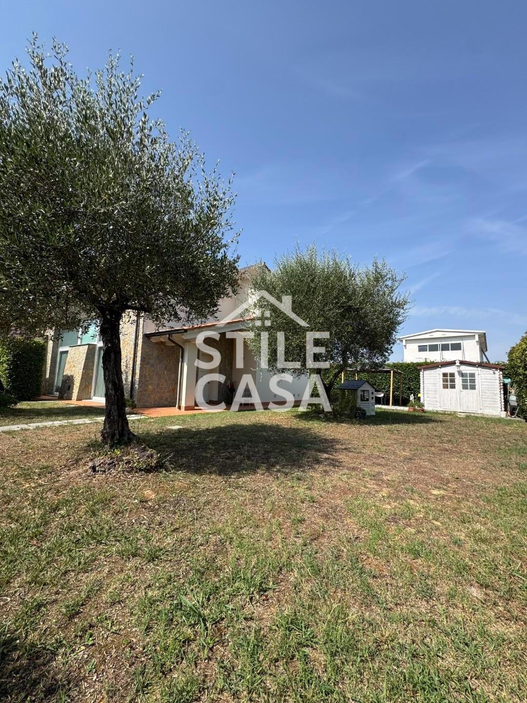 Immagine 52 di Casa bifamiliare in vendita  a Altopascio