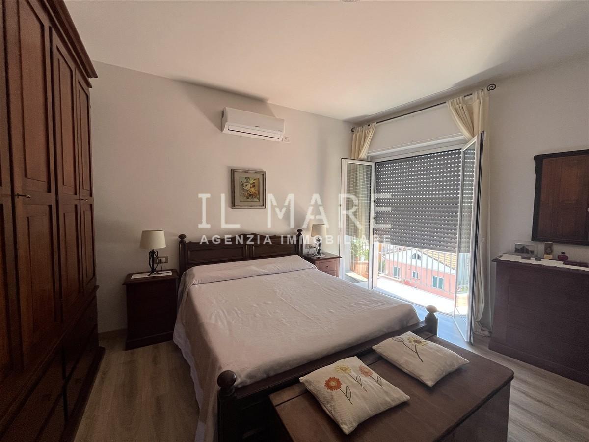 Immagine 22 di Mansarda in vendita  a Massa