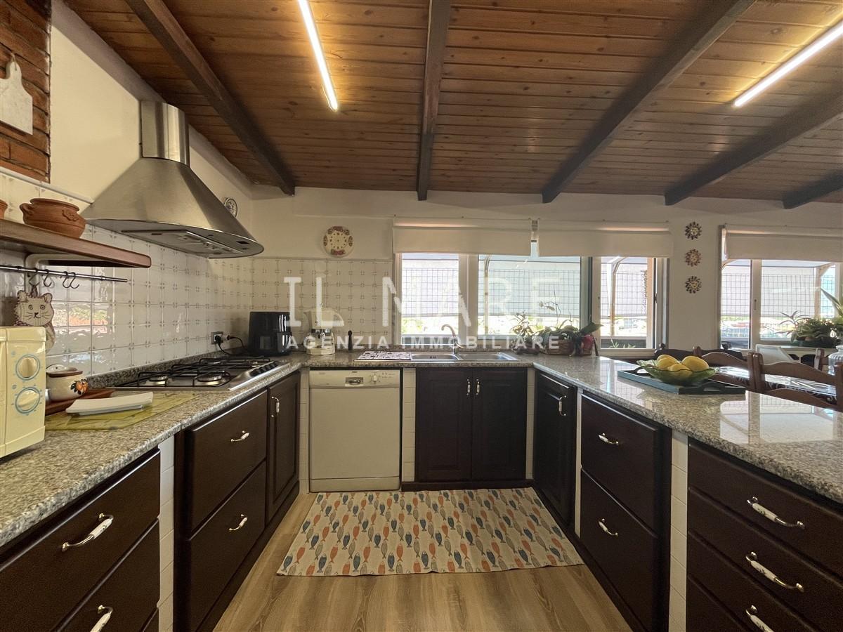 Immagine 10 di Mansarda in vendita  a Massa