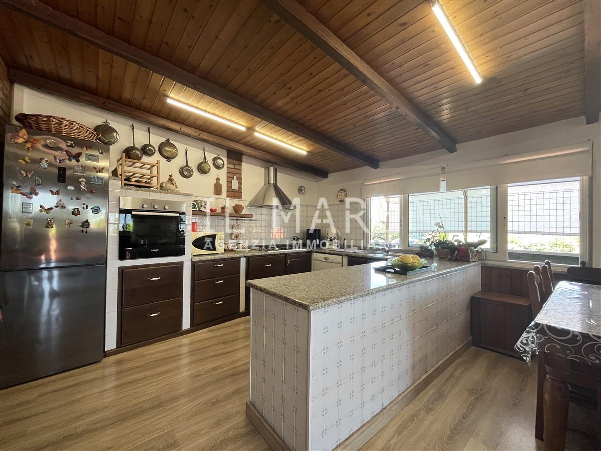 Immagine 8 di Mansarda in vendita  a Massa