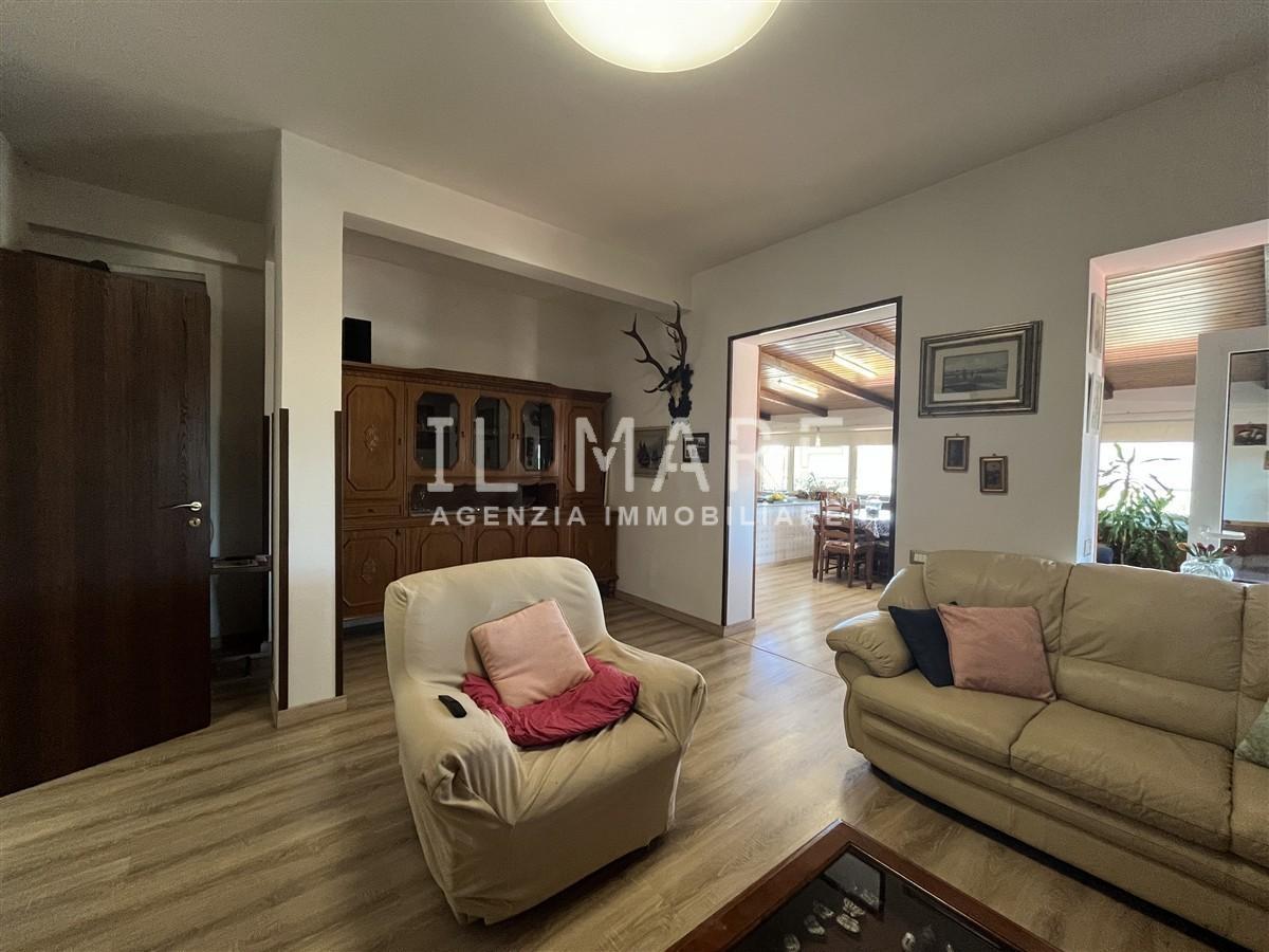 Immagine 16 di Mansarda in vendita  a Massa