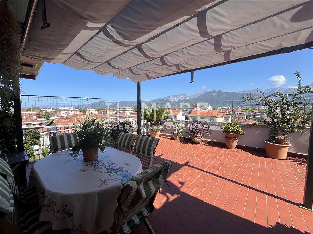 Immagine 1 di Mansarda in vendita  a Massa