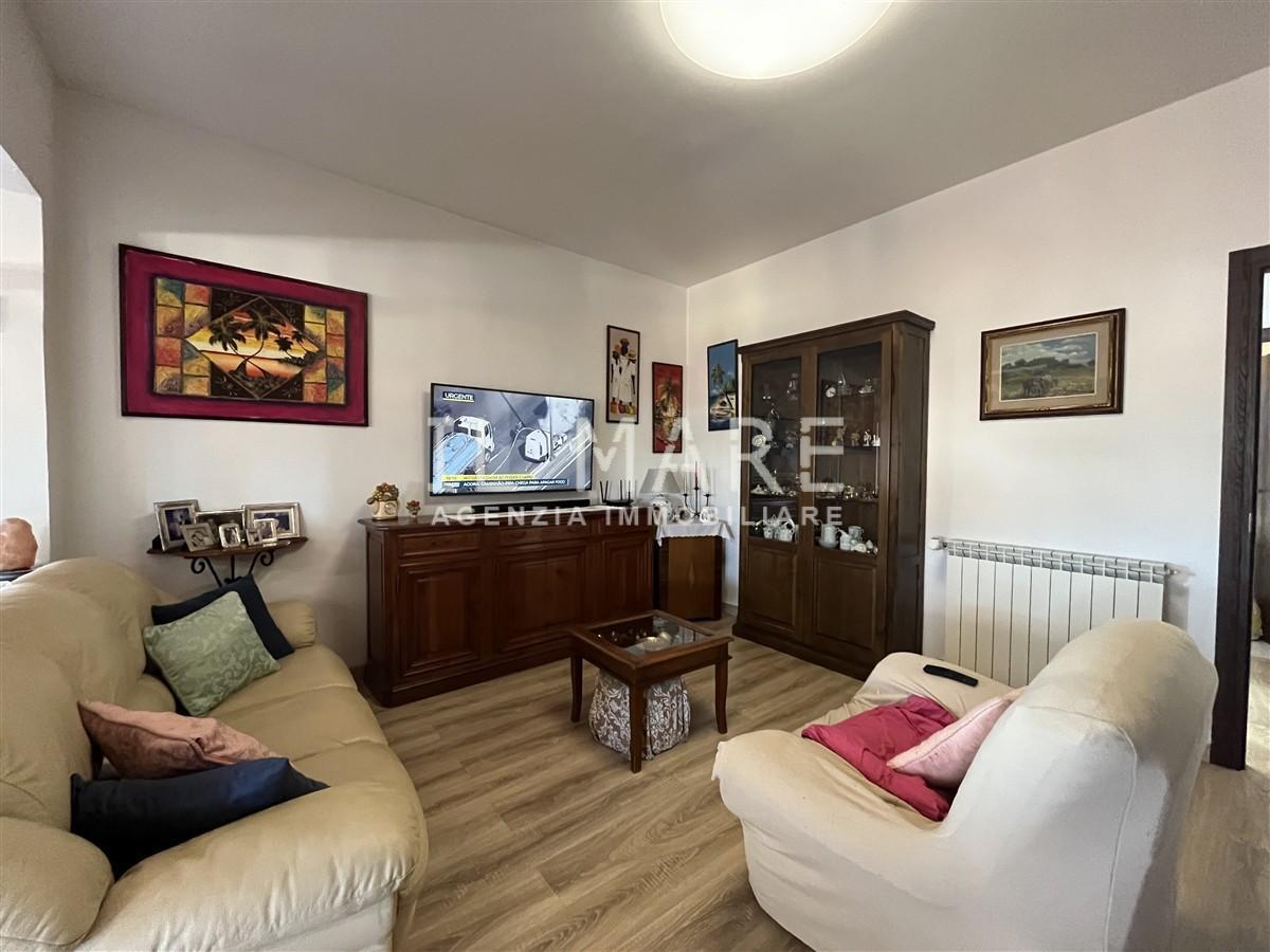 Immagine 14 di Mansarda in vendita  a Massa