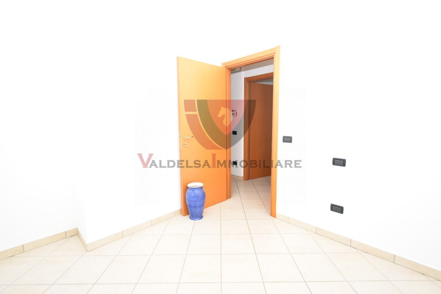 Immagine 13 di Appartamento in vendita  a Colle Di Val D'elsa