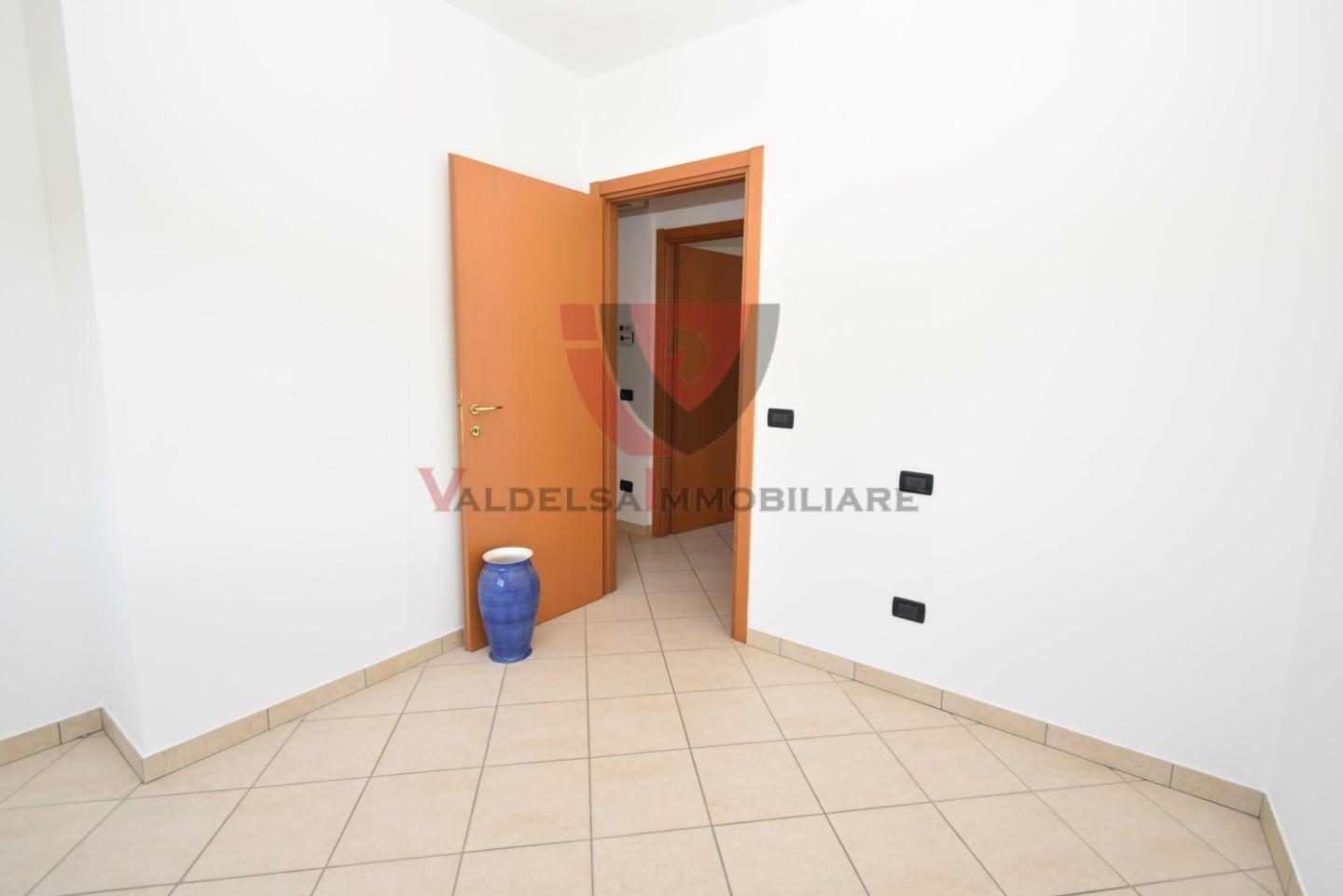 Immagine 14 di Appartamento in vendita  a Colle Di Val D'elsa