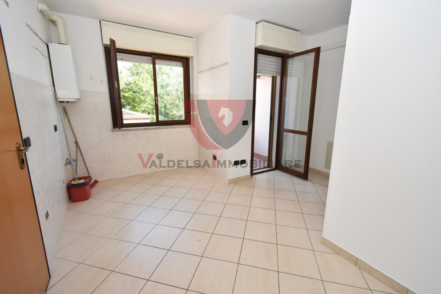 Immagine 6 di Appartamento in vendita  a Colle Di Val D'elsa