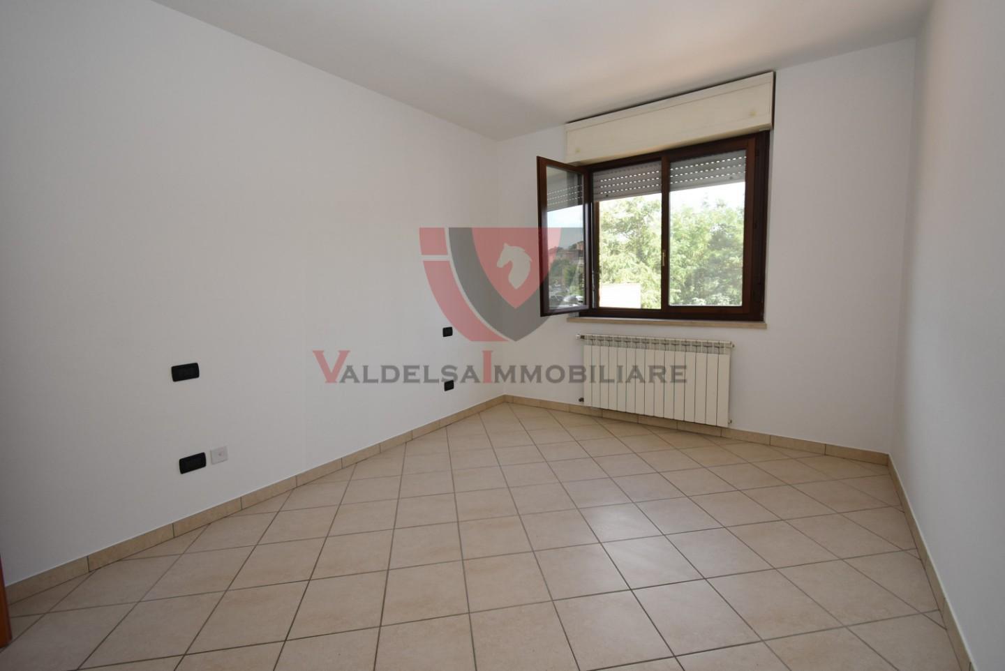 Immagine 10 di Appartamento in vendita  a Colle Di Val D'elsa